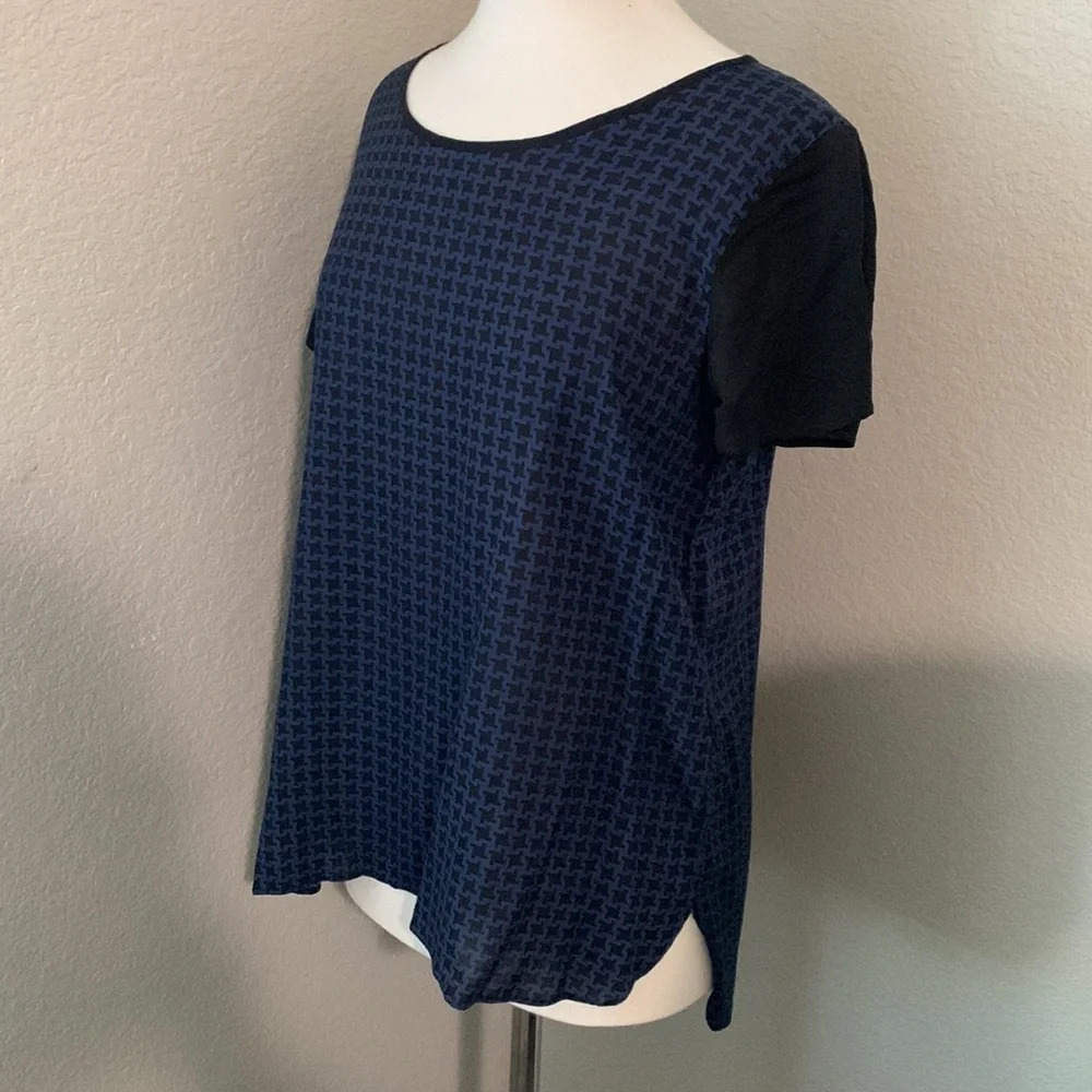 OLD NAVY nwot black and blue short sleeved patterned tee/blouse - Picture 4 of 10